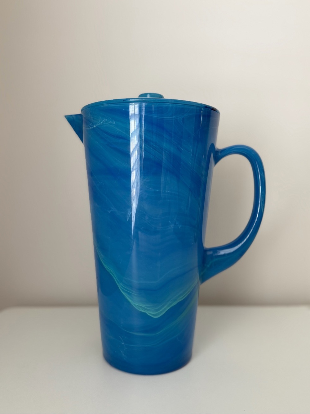 Blue Swirl Acrylic Pitcher w/ Lid 10.5” Beverage Water Tea Juice Server Vintage